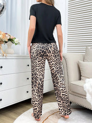 Women's Pajamas Set with Leopard Print, Comfortable with Pockets, Short-Sleeved Top and Long Pants, Can Be Worn Outside as Loungewear
